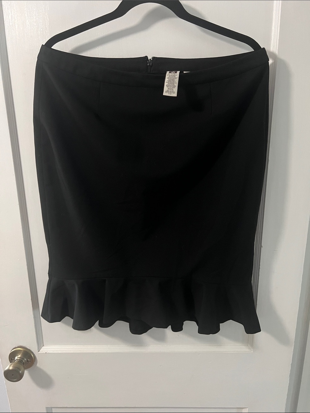 Anne Klein black flounce/ruffle hem pencil skirt  sz 10